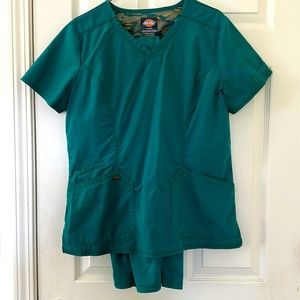 Vibrant, Pretty Green Scrub Set With V neck and Scrub Pants to match by Dickies
